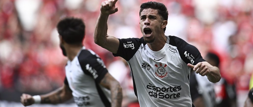 Flamengo 0 vs Corinthians 2 Fue 2 a 0 para el Timao con gol de Gabriel Paulista. Corinthians le ganó a Flamengo y gritó campeón en la Supercopa