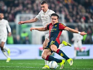 Fue 3 a 2 para los campeones con gol de Hojlund. Napoli salvó la ropa ante Genoa y ganó con un penal en la última