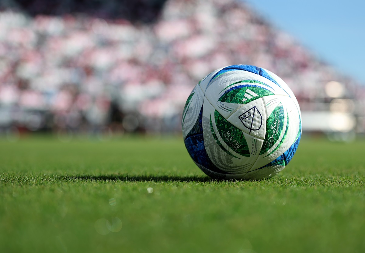 El torneo de elite en Estados Unidos levanta el telón con 13 juegos. Comienza la temporada 2026 de la MLS y así se juega este sábado
