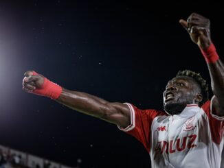 Moisés Caicedo y Hincapié celebraron el gol de Jordy Caicedo