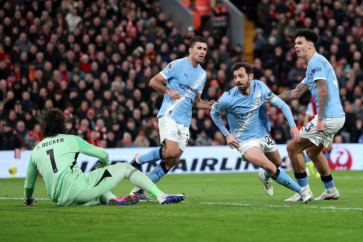 Manchester City se lo dio vuelta al Liverpool y no se baja de la pelea por la Premier League