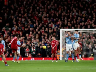 Increíble golazo de tiro libre de Szoboszlai para adelantar al Liverpool ante Manchester City