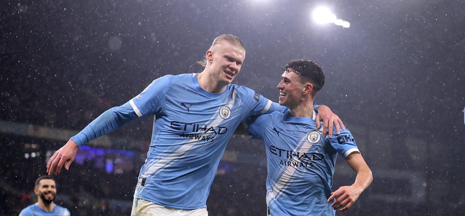 Manchester City goleó a Fulham y se puso a tres de Arsenal