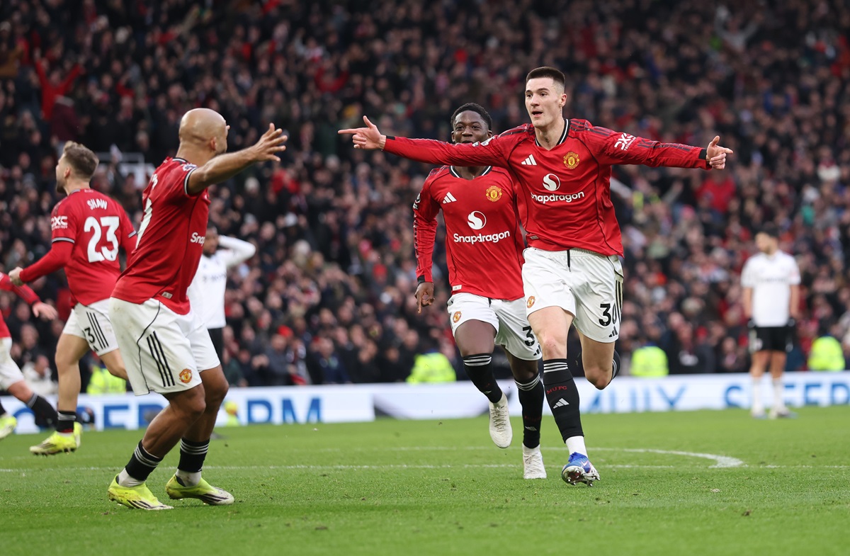 Fue un 3 a 2 no apto para cardíacos en Old Trafford. Manchester United venció a Fulham en un final apasionante