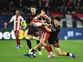 Olympiacos y Bayer Leverkusen jugando por playoffs de Champions League