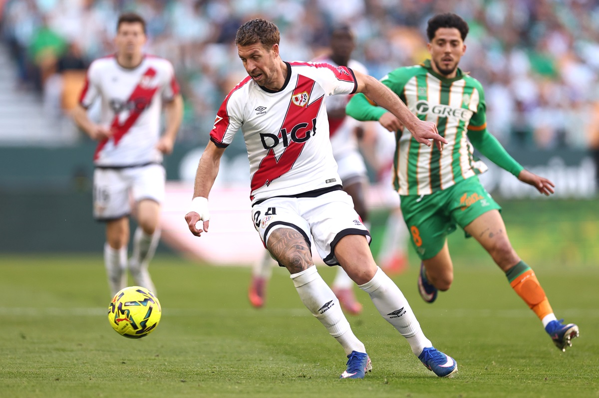 Fue 1 a 1 en un partido con poco fútbol y mucha queja. Betis y Rayo Vallecano empataron en una tarde polémica