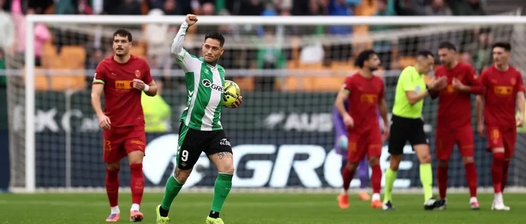 real-betis-balompie-v-valencia-cf-laliga-ea-sports Chimy Ávila marcó de penal para el Betis en medio del interés de Boca Juniors