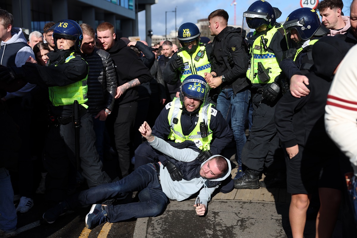 El ingreso a Bramall Lane estuvo áspero entre United y Wednesday. Incidentes en el derbi de Sheffield que define al Championship