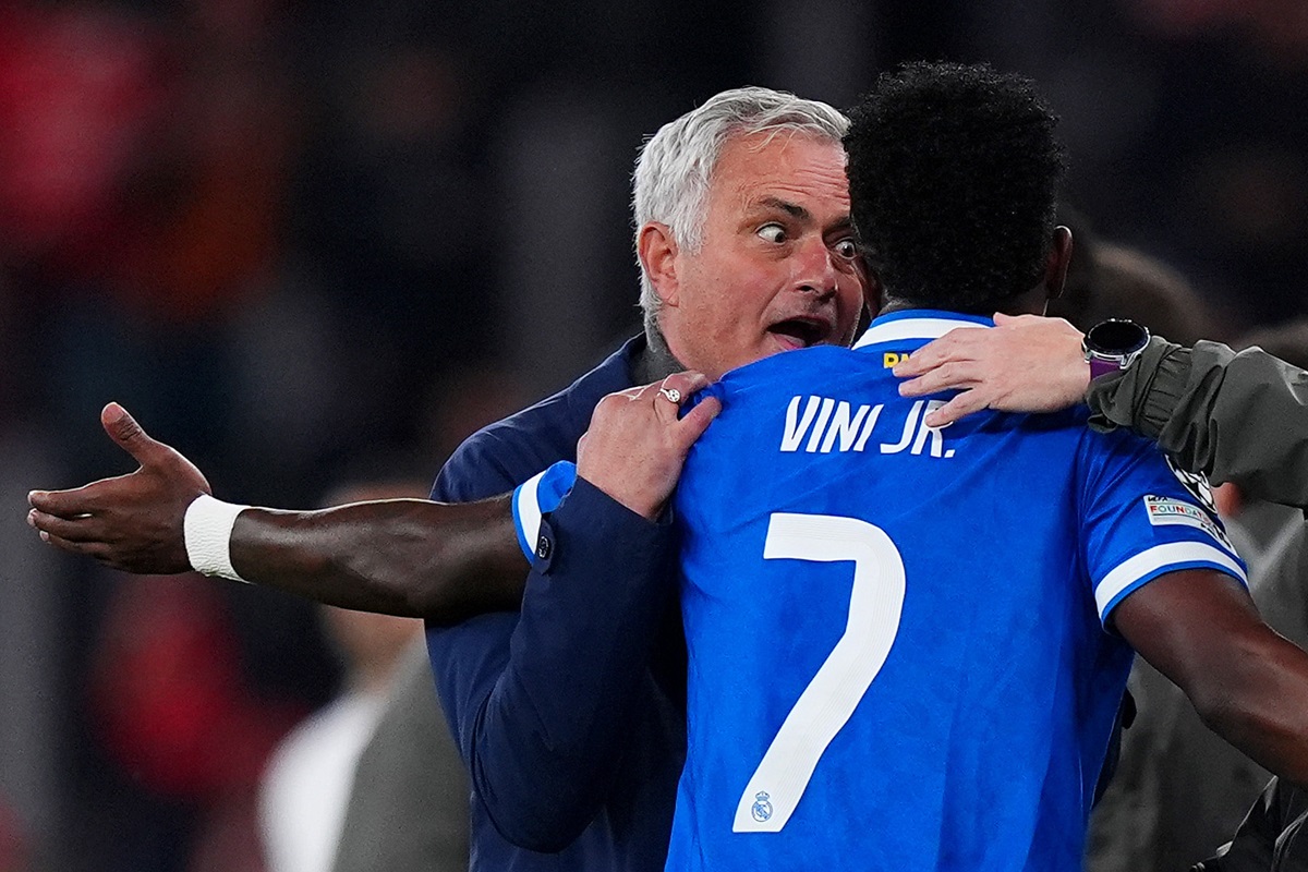 El entrenador de Benfica quedó ofuscado con el ariete de Real Madrid. Mourinho apuntó contra Vinicius: "¿En cuántos estadios ha pasado esto?"