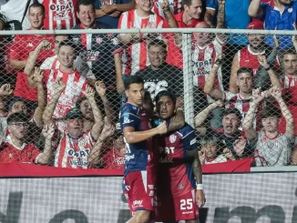 Unión goleó por 4-0 a Gimnasia de Mendoza y sumó su primer triunfo en el Torneo Apertura