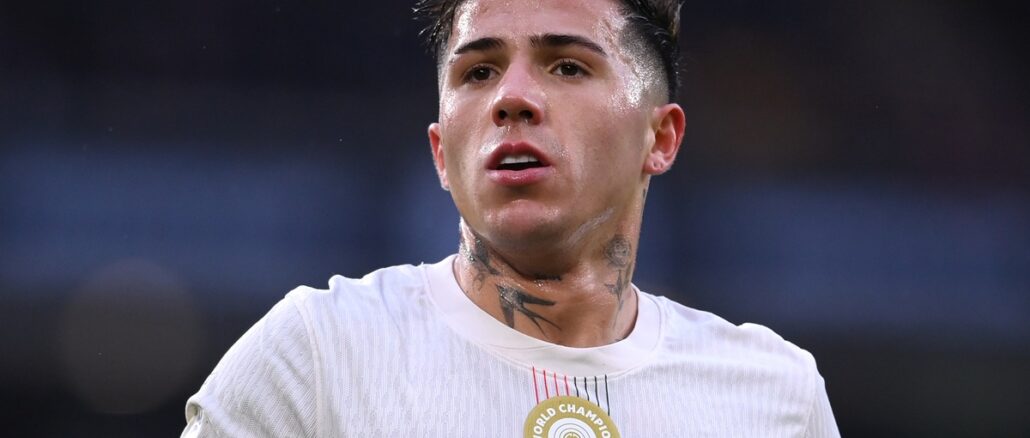 Enzo Fernández Enzo Fernández afuera del once titular de Chelsea