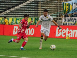 Fue 2 a 0 con goles de Morales y Riquelme para el Bicho. Argentinos Juniors se aprovechó de Aldosivi bajo un diluvio
