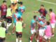 Un roce, Uriel La Roza cayó, Nahuel Nistal lo increpó y se desató una batalla campal entre los jugadores de Arsenal y Deportivo Armenio