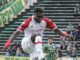 El goleador del Globo llegó a la quinta amonestación y no jugará ante Barracas. Jordy Caicedo vio la amarilla en Huracán con olor a citación en Ecuador