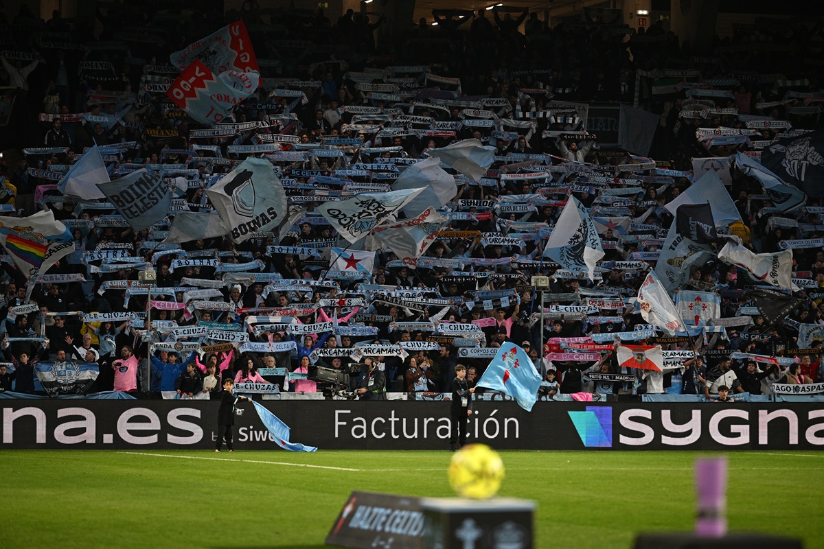 La pelea se dio en Vigo, en un pub llamado Twent. Fue una noche violenta entre ultras de Celta y Lyon en España con heridos y destrozos