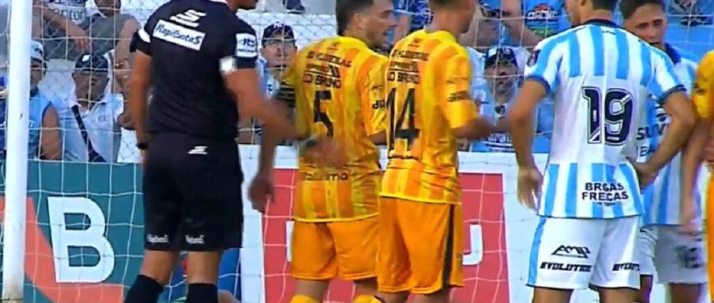 El Aurinegro sumó un punto de oro con el 0 a 0 en Nueva Italia. Mitre aguantó con nueve y empató con Racing de Córdoba