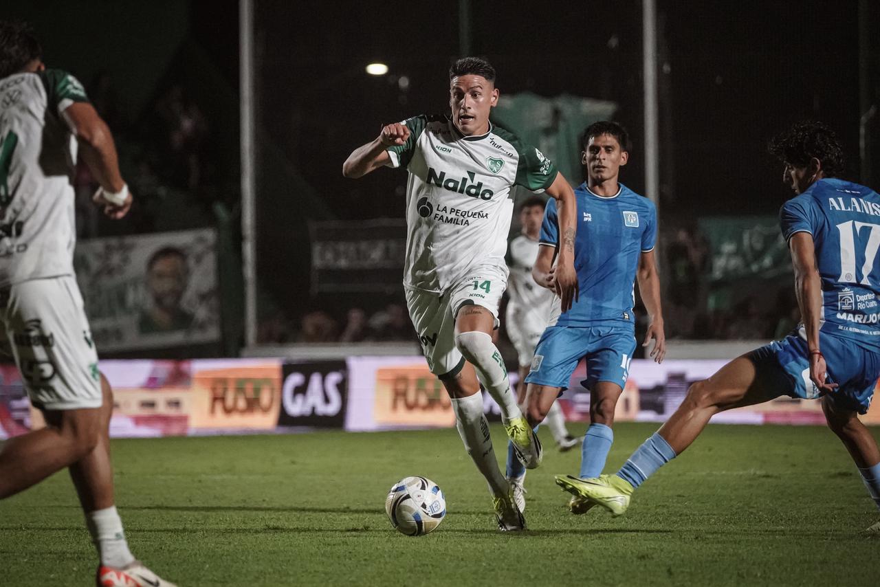 Con un penal tempranero, Sarmiento le ganó un duelo clave por los promedios a Estudiantes de Río Cuarto