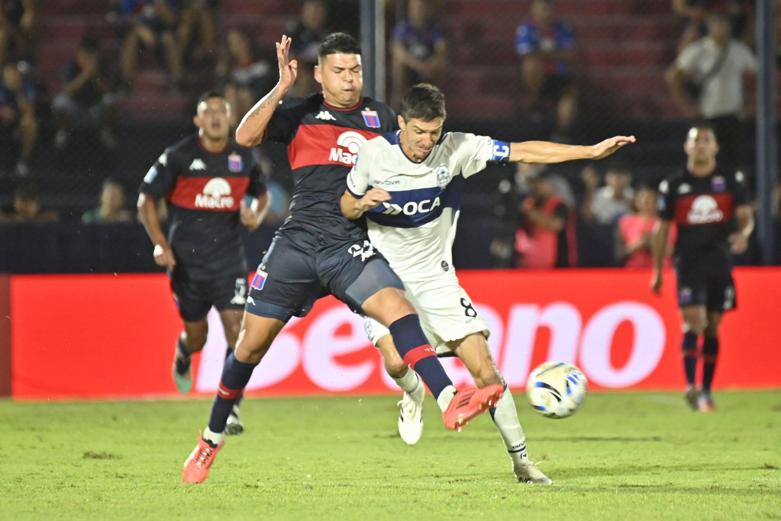 Tigre y Gimnasia protagonizaron un atractivo empate en Victoria