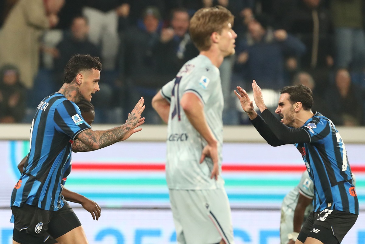 Los Oróbicos merecieron y rescataron un 2 a 2 en cuatro minutos. Udinese lo tenía ganado y Atalanta lo empató con doblete de Scamacca