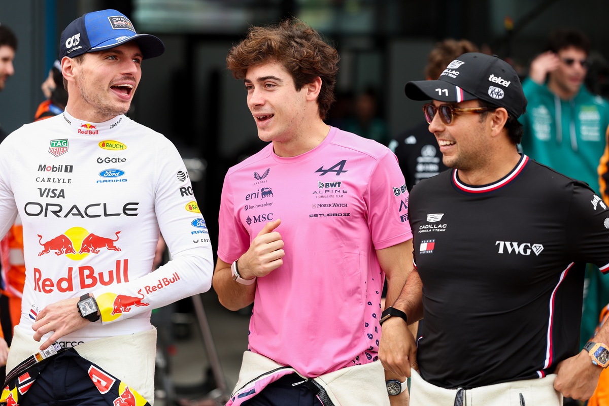 Franco Colapinto junto a Max Verstappen y Checo Pérez
