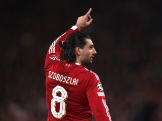 Liverpool igualó la serie al descanso