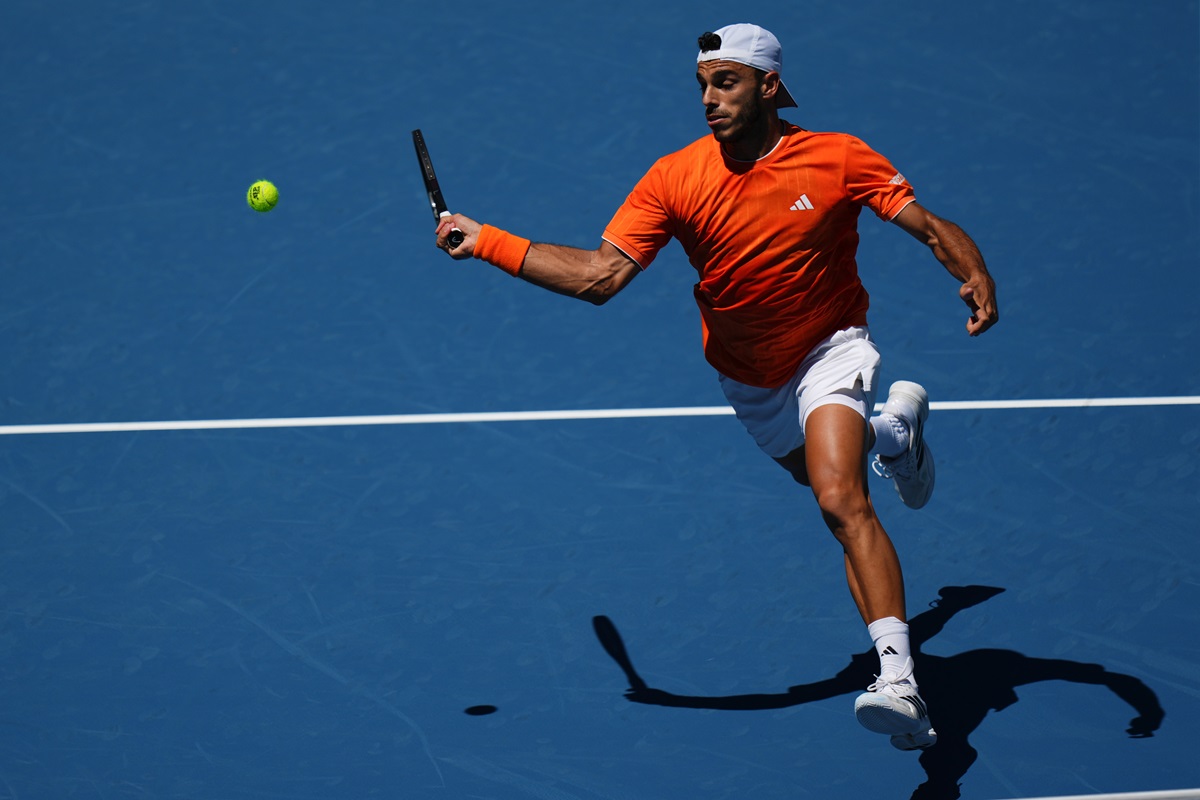 El argentino batió al ruso por 6-0, 4-6, y 7-5 en tercera ronda. Francisco Cerúndolo dio la nota y eliminó a Medvedev en Miami