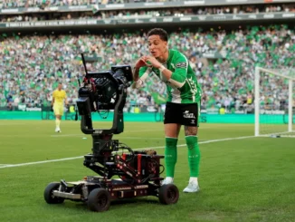 Antony rompió el derbi de Sevilla con una chilena y Betis sonríe en La Cartuja