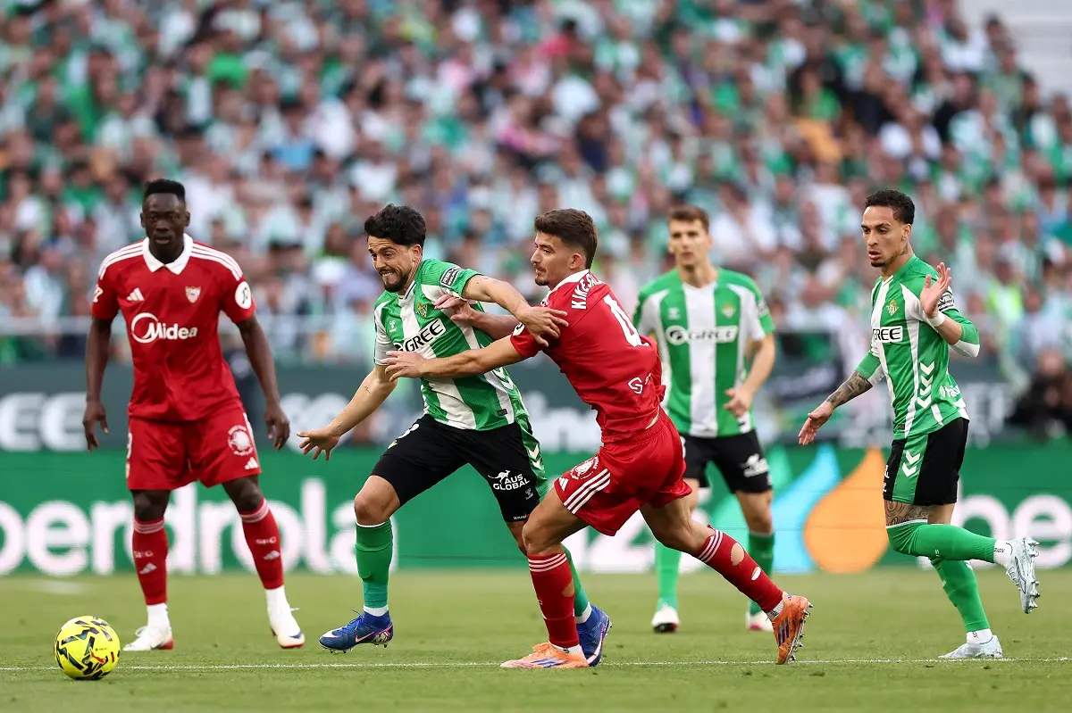 Sevilla revivió del 0-2 ante el Betis y rescató un punto del derbi de la ciudad