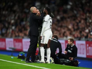 Durísimo choque de cabezas entre Camavinga y Sangaré en Real Madrid - Elche