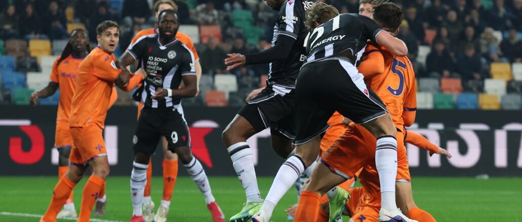 Fue un lapidario y merecido 3 a 0 para los Bianconeri por Serie A. Udinese goleó a Fiorentina que no logra despegarse del fondo