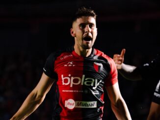 Colón goleó a San Miguel y lidera su zona