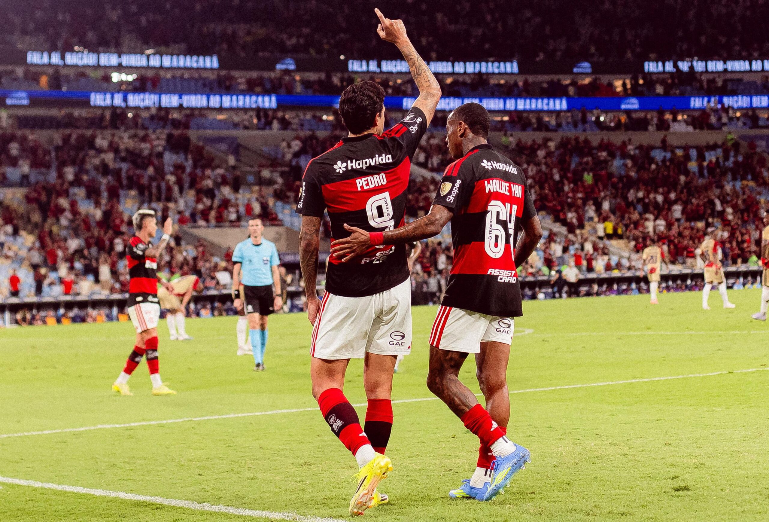 Flamengo goleó al DIM en el Maracaná y tiene puntaje ideal