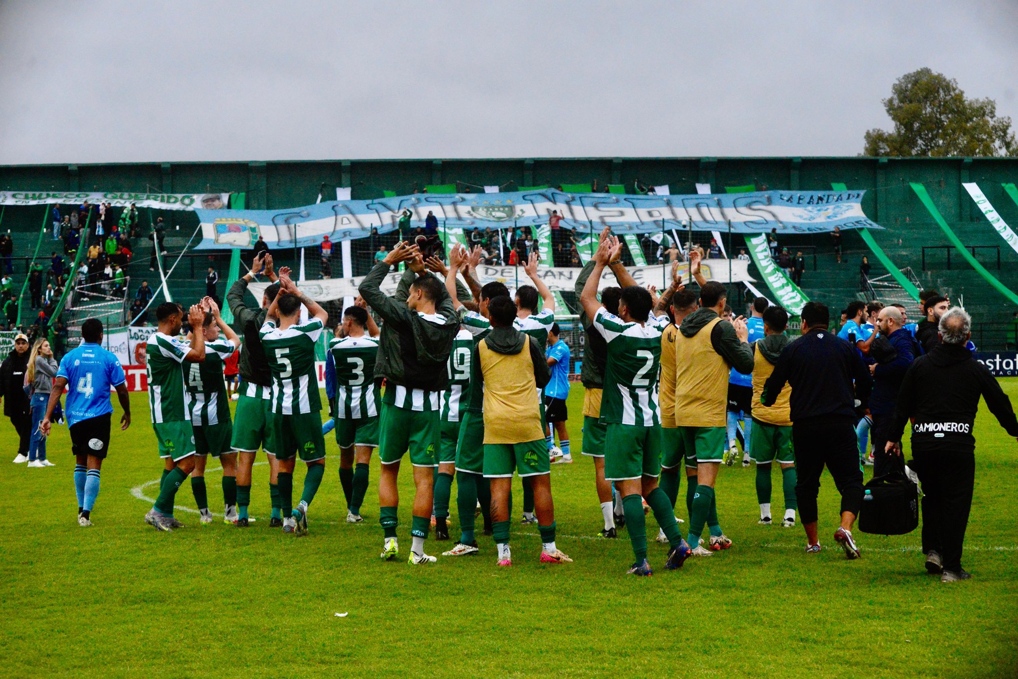 Camioneros sumó otro duro triunfo en el final ante CADU