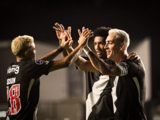 Vasco tomó la punta del grupo con goleada a Olimpia