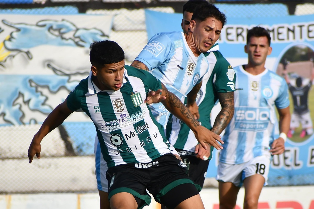 Fue 1 a 1 en el oeste con una pelea entre los 22 protagonistas. Argentino de Merlo y Excursionistas empataron en una tarde caliente
