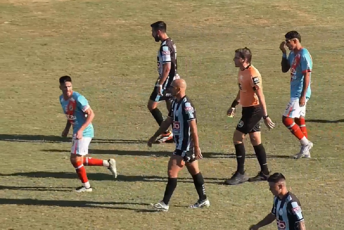 Fue 3 a 0 en Sarandí con goles de Vila, La Roza y Kestler. Arsenal goleó a Argentino de Merlo y trepó a la cima en Primera B