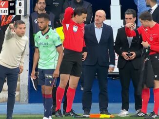 El juez principal tuvo un esguince a los 31 minutos de juego. Cambio de árbitro en Espanyol - Levante por lesión de Mateo Busquets Ferrer