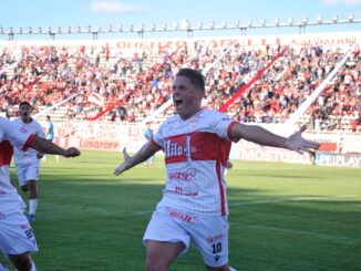 El Gallo se impuso por 1 a 0 con gol de Juan Manuel Olivares de penal. Deportivo Morón sufrió pero le ganó a San Telmo para ser líder