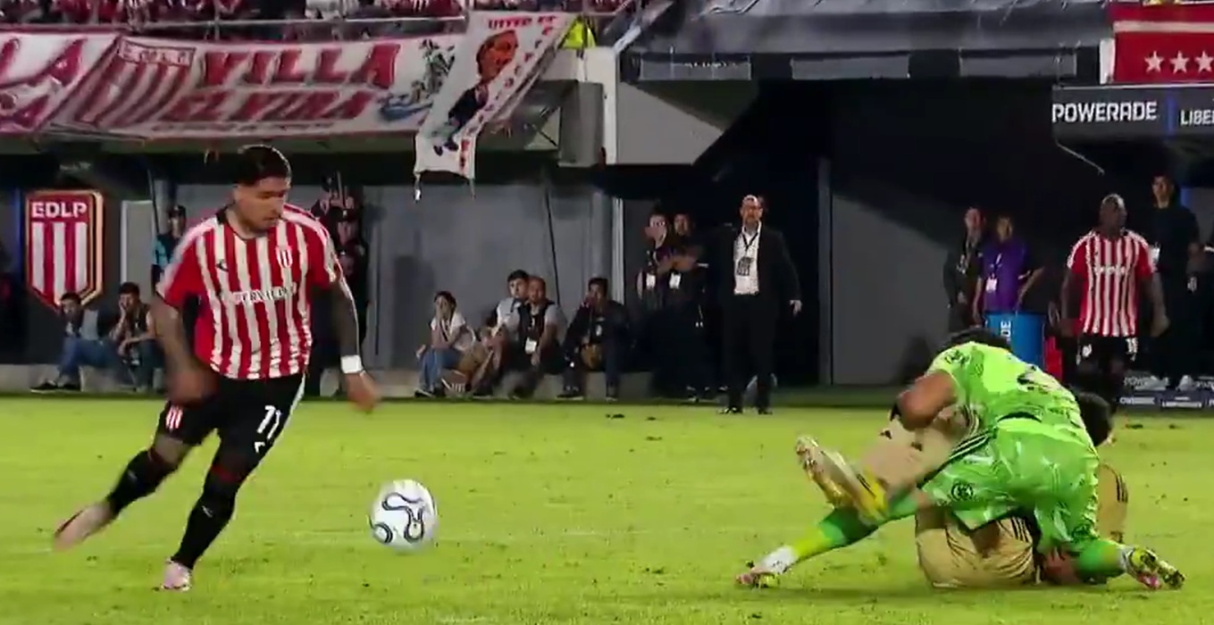 Increíble error defensivo de Cusco en Libertadores