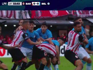 El Pirata estalló de bronca por la roja a su defensor. Leo Morales fue expulsado en Barracas Central - Belgrano por tirarle del pelo al rival