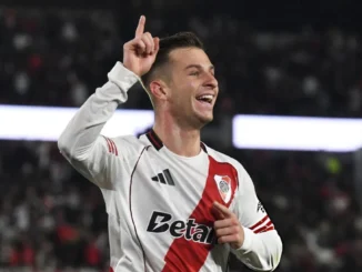 Giuliano Galoppo encontró un rebote tras remate de Facundo Colidio y abrió la cuenta para River ante Aldosivi.