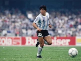 "En estos tiempos modernos, Maradona haría mil goles por campeonato, fue el Dios del fútbol"