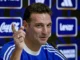 Un hincha encaró a Scaloni en la conferencia: "Quiero que esté preparado, lo quiero ayudar"