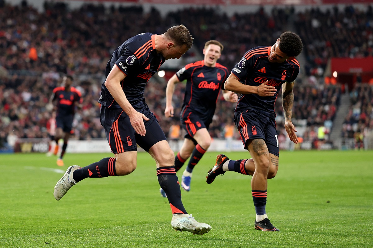 Fue 5 a 0 para el Forest que sueña con otro año en Premier League. Nottingham Forest goleó a Sunderland con olor a permanencia
