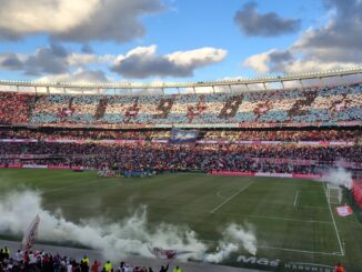 La tribuna San Martín de River desplegó un zócalo emotivo sobre Malvinas