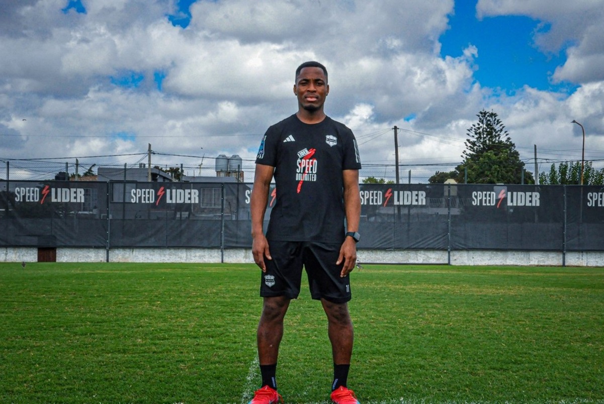El africano entró en el segundo tiempo ante Instituto de Córdoba. Así fue como debutó Johnson Nsumoh, el nigeriano de Deportivo Riestra
