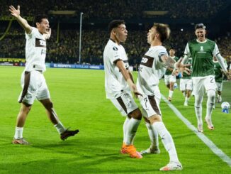 El Calamar logró su primer triunfo internacional y fue 2 a 1 en Montevideo. Platense hizo historia y le ganó a Peñarol en Copa Libertadores