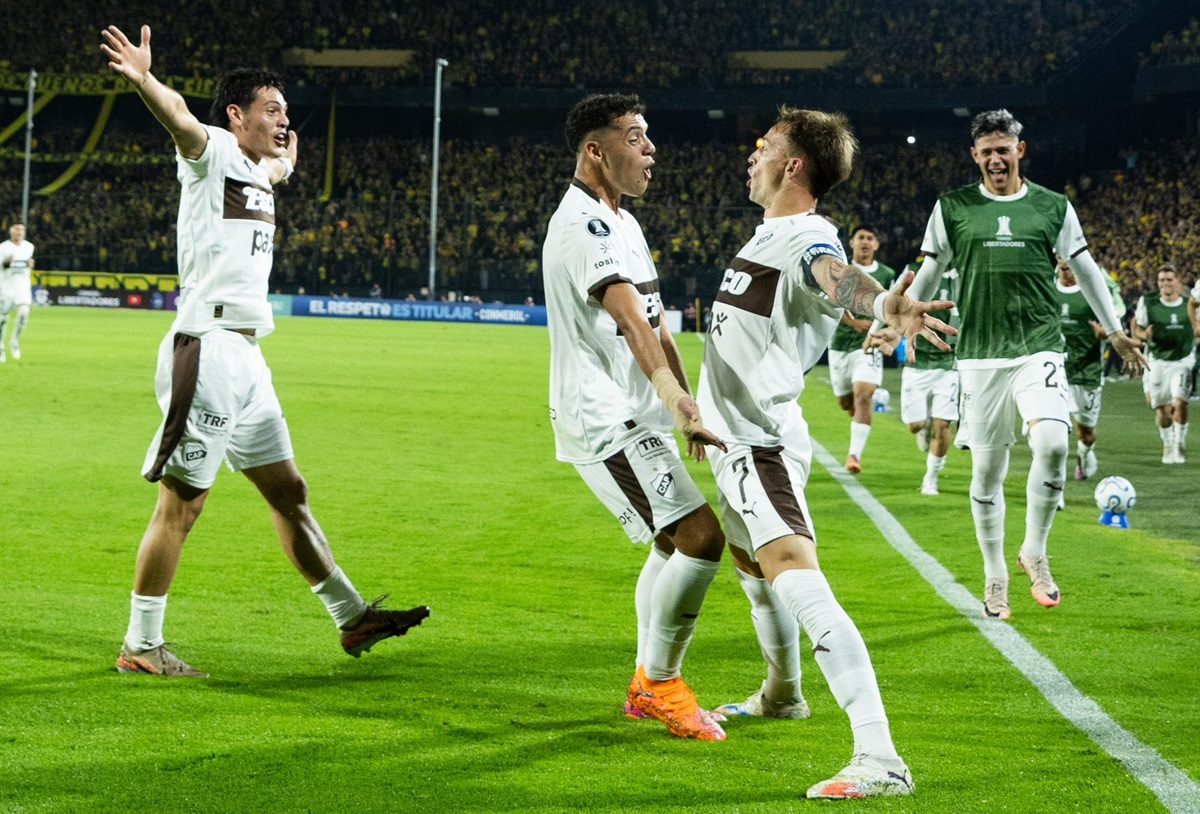 El Calamar logró su primer triunfo internacional y fue 2 a 1 en Montevideo. Platense hizo historia y le ganó a Peñarol en Copa Libertadores