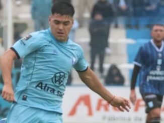 El Celeste hizo historia con su primer triunfo en Primera Nacional. Bolívar dio la nota y bajó a Racing de Córdoba de la cima