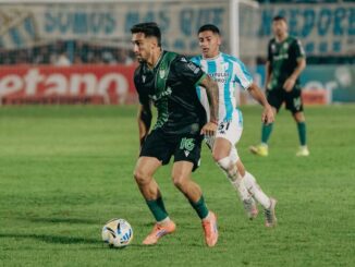 Banfield salvó un punto en el final